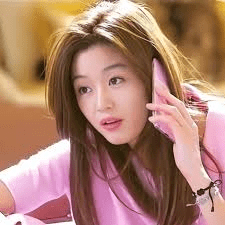 千颂伊(Cheon Song-yi) 千颂伊(Cheon Song-yi),來自《劇集角色》,身份是「<p class="" data-start="249" data-end="276"><strong data-start="249" data-end="255">姓名</strong>:千颂伊(Cheon Song-yi)</p>
<p class="" data-start="279" data-end="307"><strong data-start="279" data-end="287">登场年份</strong>:2013年(韩剧《来自星星的你》)</p>
<p class="" data-start="310" data-end="336"><strong data-start="310" data-end="317">饰演者</strong>:全智贤(Jun Ji-hyun)</p>
<p class="" data-start="339" data-end="377"><strong data-start="339" data-end="347">身份设定</strong>:国民女演员 / 热门艺人 / 外表光鲜、内心敏感的孤岛</p>
<p class="" data-start="380" data-end="404"><strong data-start="380" data-end="390">代表台词风格</strong>:任性+傲娇+“拽得有底气”</p>
」