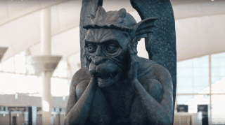 丹佛机场 “哀嚎的石像鬼/行李箱里的石像鬼”(Gargoyle)