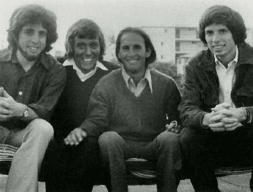 大卫·扎克(David Zucker)、杰瑞·扎克(Jerry Zucker)、吉姆·亚伯拉罕(Jim Abrahams),简称ZAZ组合
《白头神探》背后的ZAZ:校园活宝如何将恶搞搞成事业?