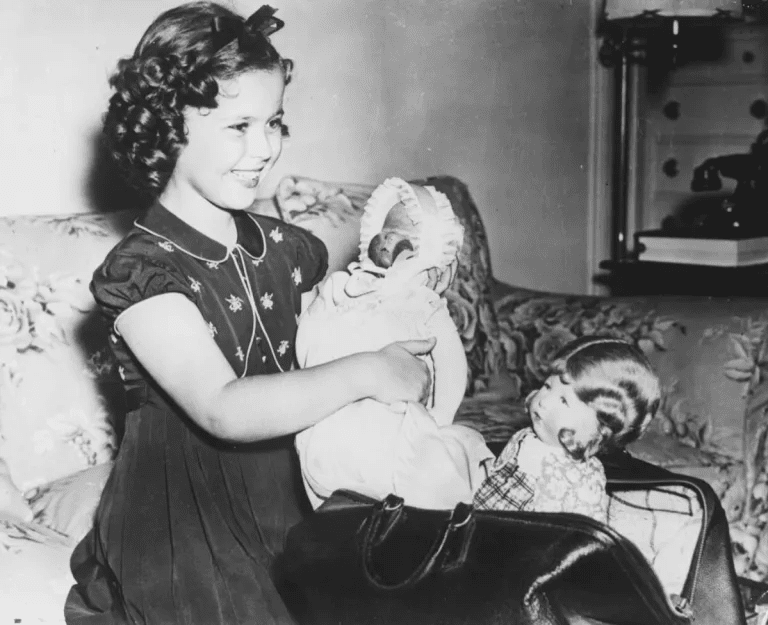 秀兰·邓波儿(Shirley Temple);
《小鬼当家》上映35周年,回望麦考利·卡尔金的起落人生