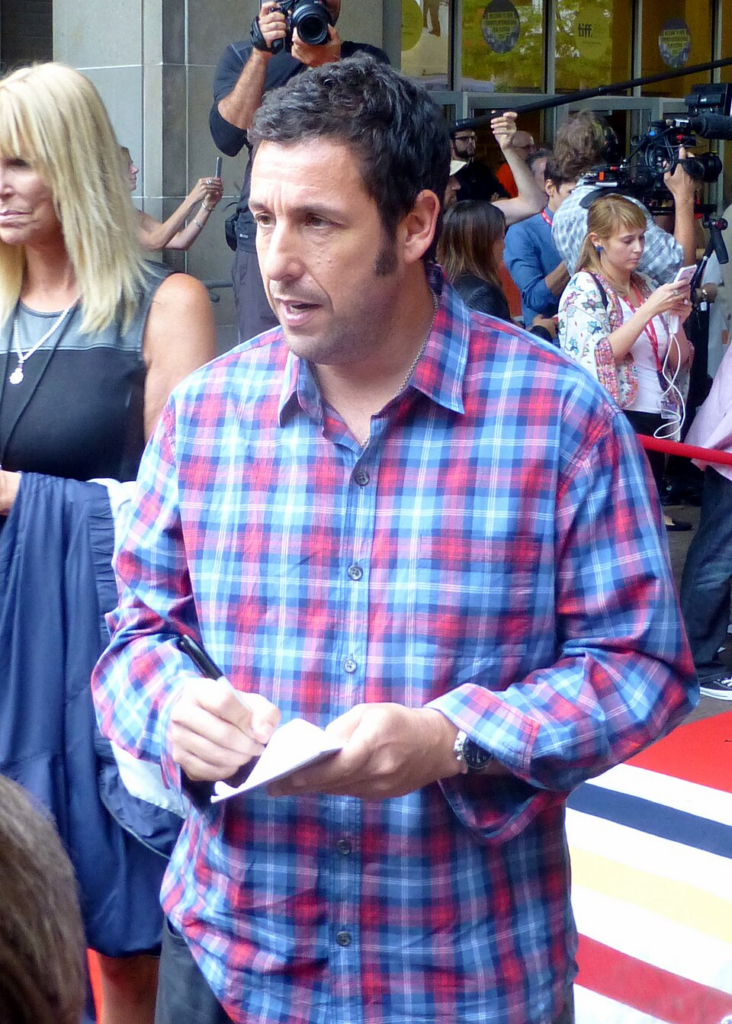 亚当·桑德勒(Adam Sandler,曾主演《高尔夫球也疯狂》、《初恋 50 次》等)