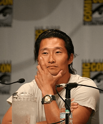 在百老汇发光的亚裔戏剧人:作品、机遇与职业路径
Daniel Dae Kim(金大贤)