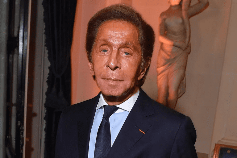 Valentino 去世:红毯礼服设计巨擘,让明星把 “电影史瞬间” 穿在身上