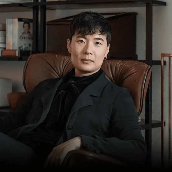 在百老汇发光的亚裔戏剧人:作品、机遇与职业路径
纽约编剧 Jason Kim(杰森·金)