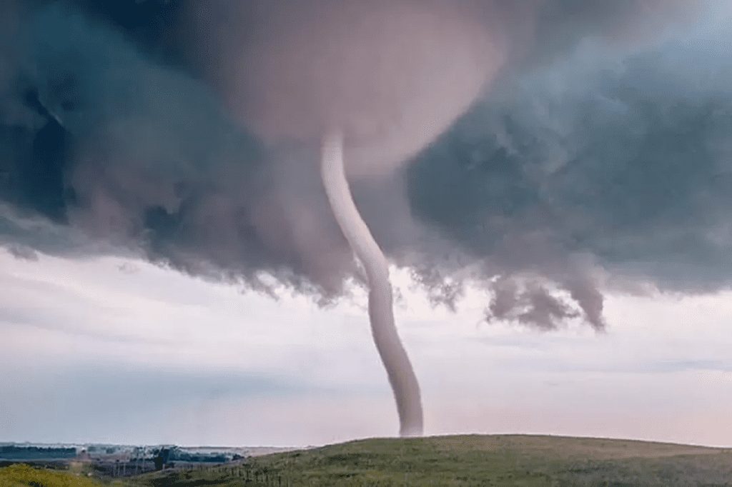 龍捲風追風 tornado